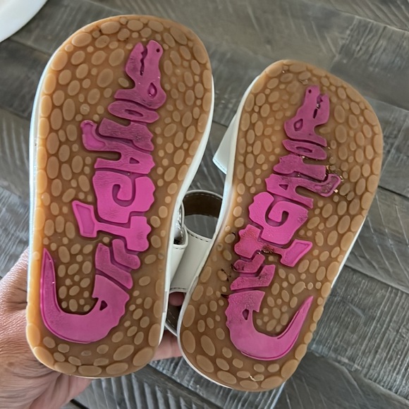 Squeak Me Sandals - Picture 8 of 15